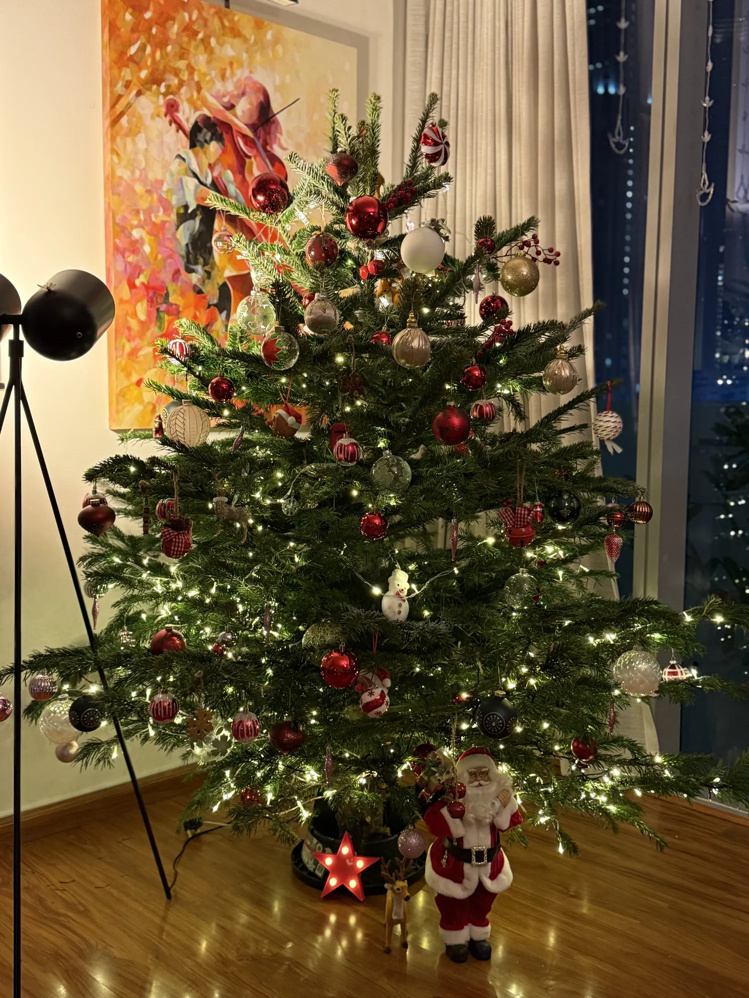 Living room evergreen — Christmas décor by Aura